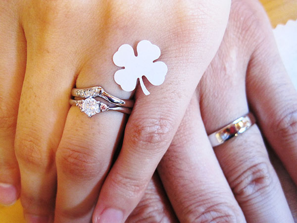 華やかな二連の結婚指輪